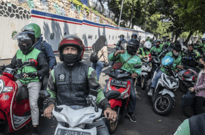 DRIVER OJEK ONLINE BISA TAMBAH CUAN JADI TEKNISI AKI MOBIL, BEGINI CARANYA Driver Ojek Online