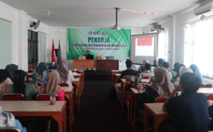 MEMBEKALI MAHASISWA BARU DENGAN ILMU LITERASI KEUANGAN DAN KESEHATAN MENTAL: KUNCI KESUKSESAN DI ERA PENDIDIKAN TINGGI Screenshot 2024-06-01 132744