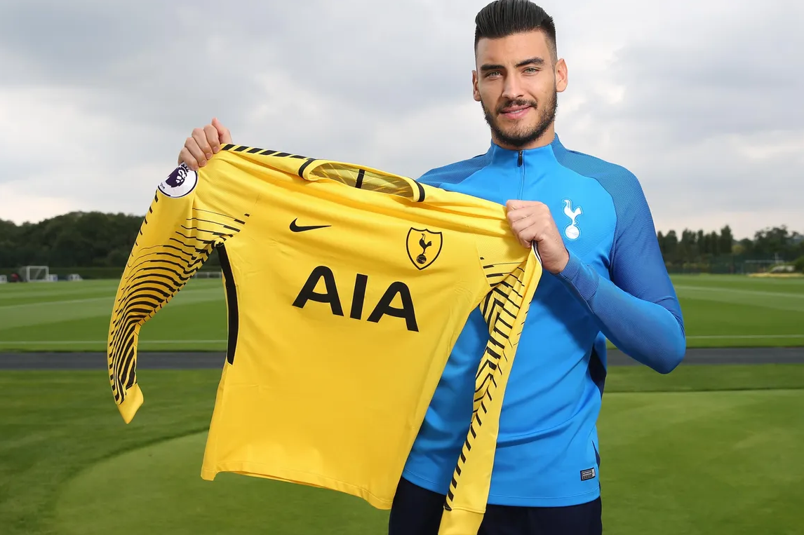 Tottenham Hotspur Meluncurkan Seragam Kandang Baru – Mengenang Era Venables