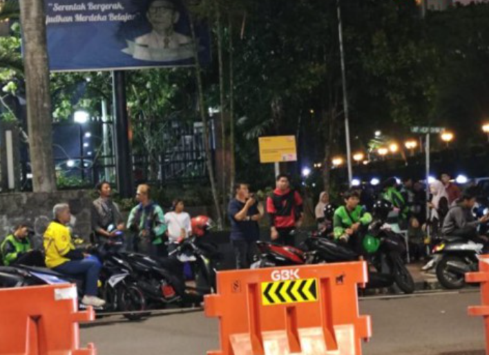 Ojek Online Turut Ikut Sambut Paus Fransiskus Usai Pimpin Misa Agung di GBK