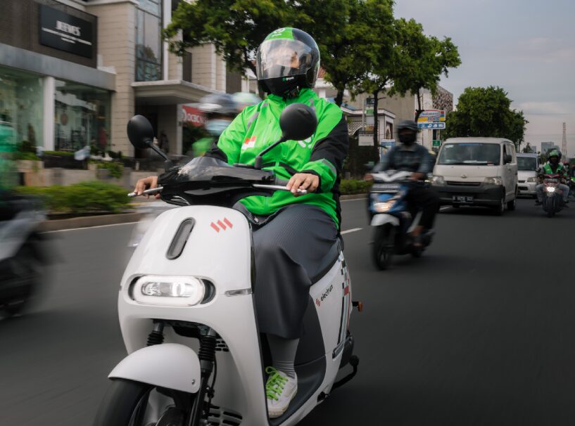 Upaya Cagub Jakarta untuk Memikat Driver Ojek Online