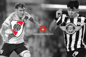 Pemain River Plate dan Libertad berduel di laga Copa Libertadores 2025 di Estadio Monumental